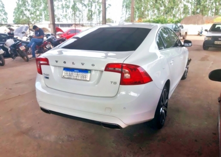 Volvo S60 e moto econômica estão entre os lotes de leilão do Detran-MS que recebe lances até dia 17