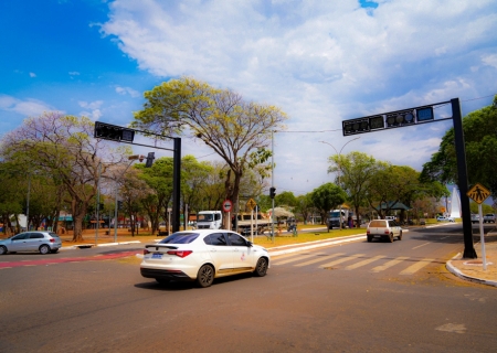 Prefeitura instala semáforos de última geração e reforça segurança no trânsito de Nova Andradina