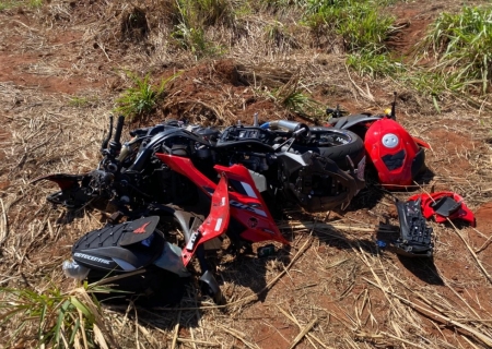 Motociclista fica gravemente ferido após colidir na traseira de carro na MS-276, entre Batayporã e Anaurilândia