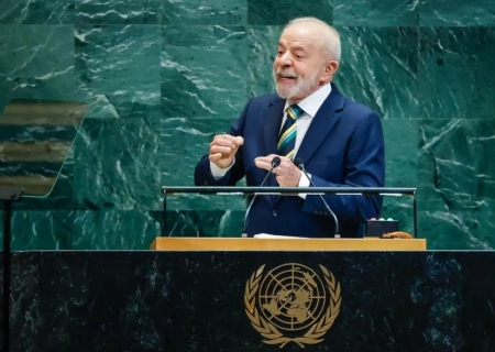 Lula critica sanções e diz que Brasil resiste na defesa da democracia
