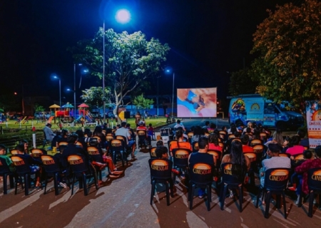 CineSolarzinho estaciona em Batayporã com cinema movido a energia solar, pipoca e diversão gratuita