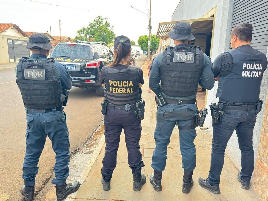 Grupo que usava caminhonetes clonadas para contrabandear drogas e munições é alvo da Polícia Federal em MS
