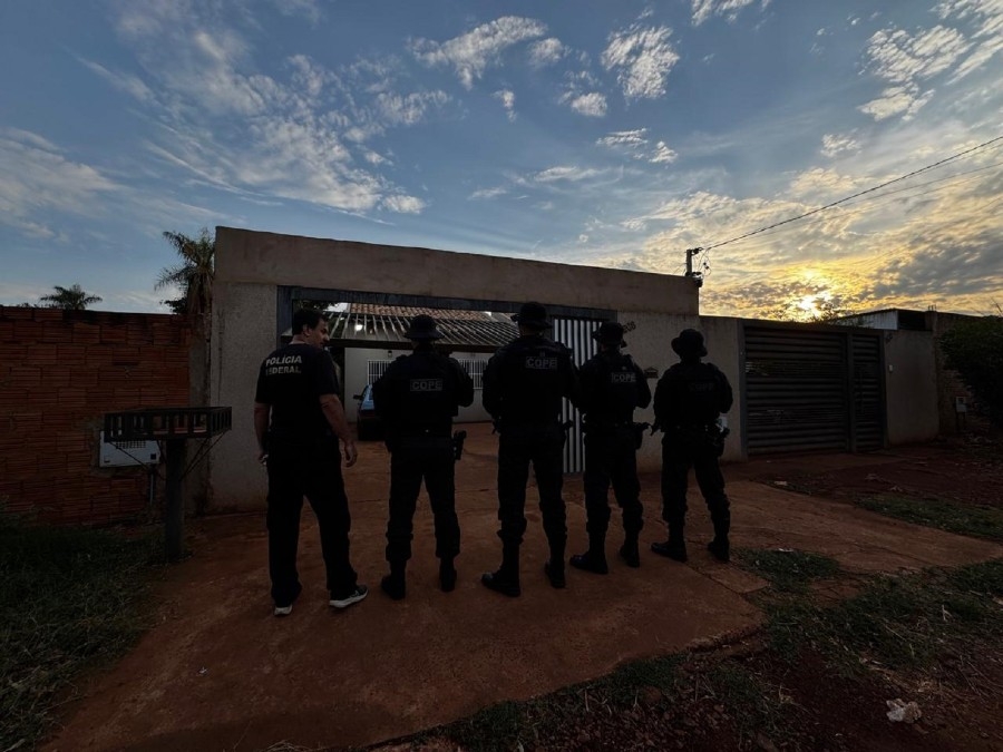 Grupo que usava caminhonetes clonadas para contrabandear drogas e munições é alvo da Polícia Federal em MS
