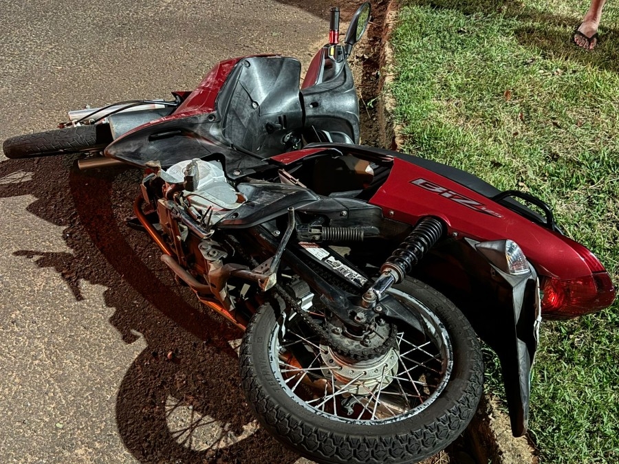 Colisão entre carro e motoneta deixa motociclista ferido no Jardim Universitário