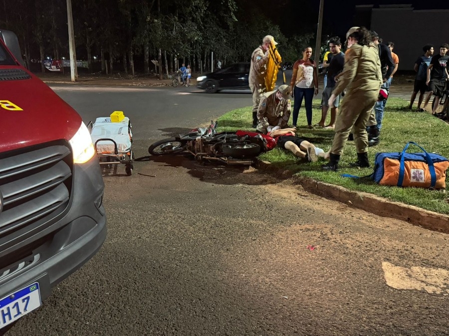 Colisão entre carro e motoneta deixa motociclista ferido no Jardim Universitário