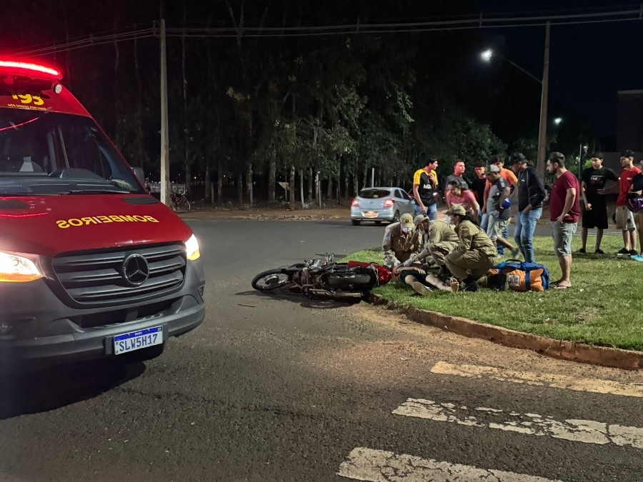 Colisão entre carro e motoneta deixa motociclista ferido no Jardim Universitário
