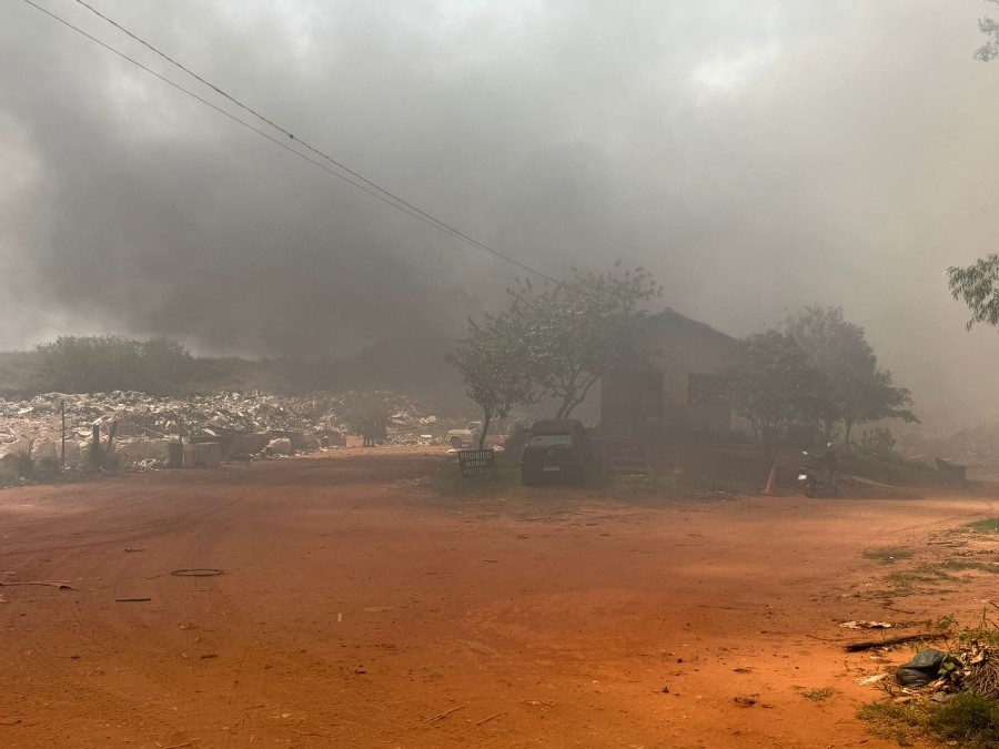 Incêndio de grandes proporções atinge Ecoponto da Prefeitura em Nova Andradina
