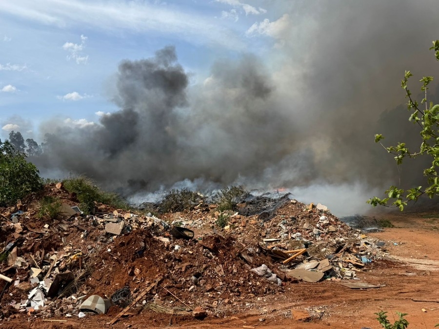 Incêndio de grandes proporções atinge Ecoponto da Prefeitura em Nova Andradina