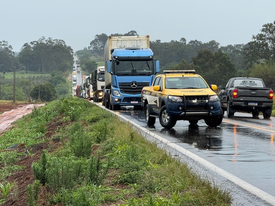 Colisão frontal entre micro-ônibus e carro deixa feridos na MS-276, em Batayporã