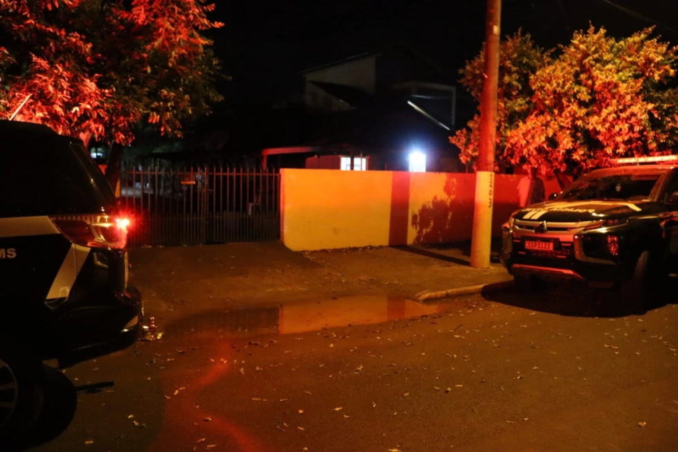 Homem se entrega à Polícia Militar após matar o próprio tio com golpes de faca em Batayporã