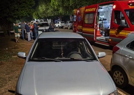 Colisão entre moto e carro deixa mulher ferida em Nova Andradina