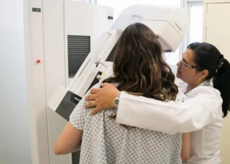 SES reforça Outubro Rosa com entrega de novos mamógrafos e investimentos na saúde da mulher
