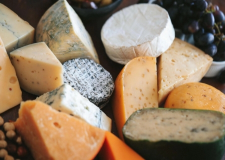 Pode comer queijo na dieta? Conheça os benefícios para o corpo
