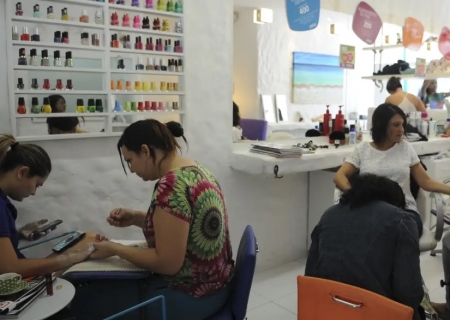 Anvisa proíbe duas substâncias em esmaltes por risco de câncer e infertilidade