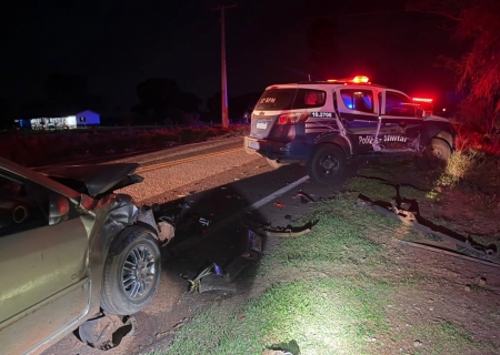 Viatura da Polícia Militar se envolve em acidente durante atendimento a ocorrência na MS-475, em Novo Horizonte do Sul