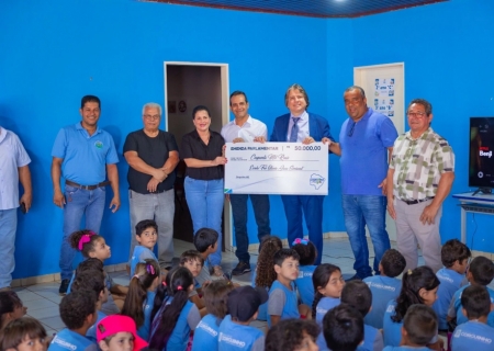 Emenda de Caravina garante conforto a alunos de Corguinho