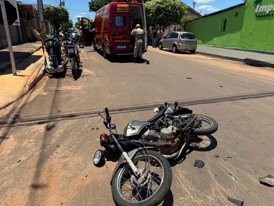 Motociclista fica ferido em colisão com carro em cruzamento de Nova Andradina