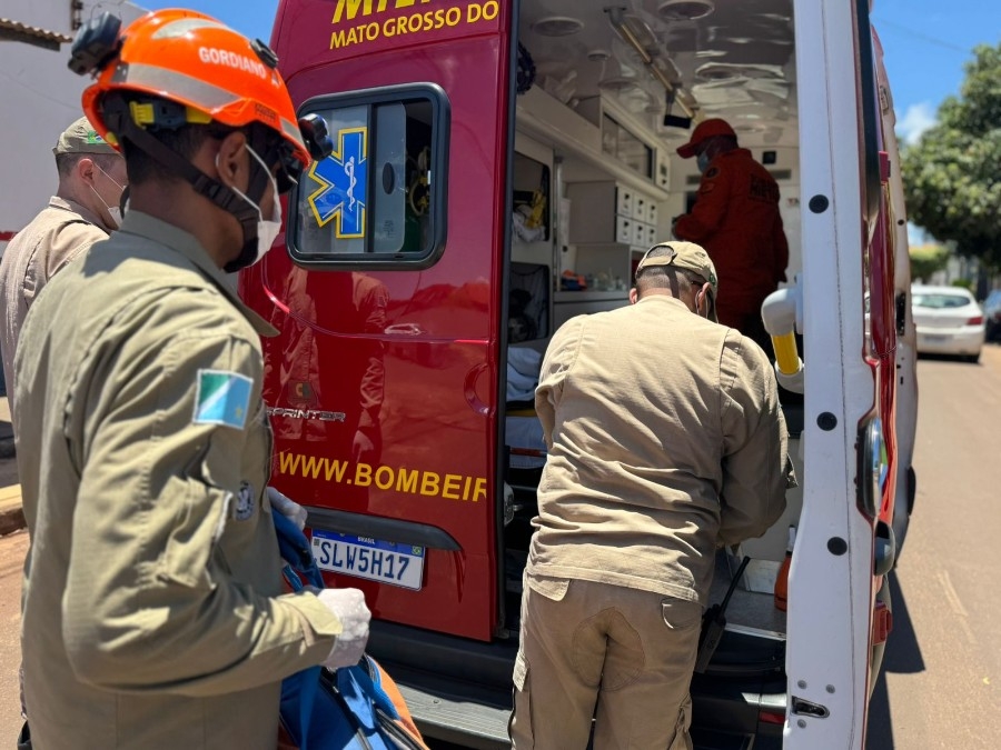 Motociclista fica ferido em colisão com carro em cruzamento de Nova Andradina