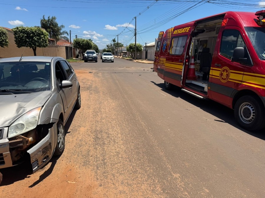 Motociclista fica ferido em colisão com carro em cruzamento de Nova Andradina