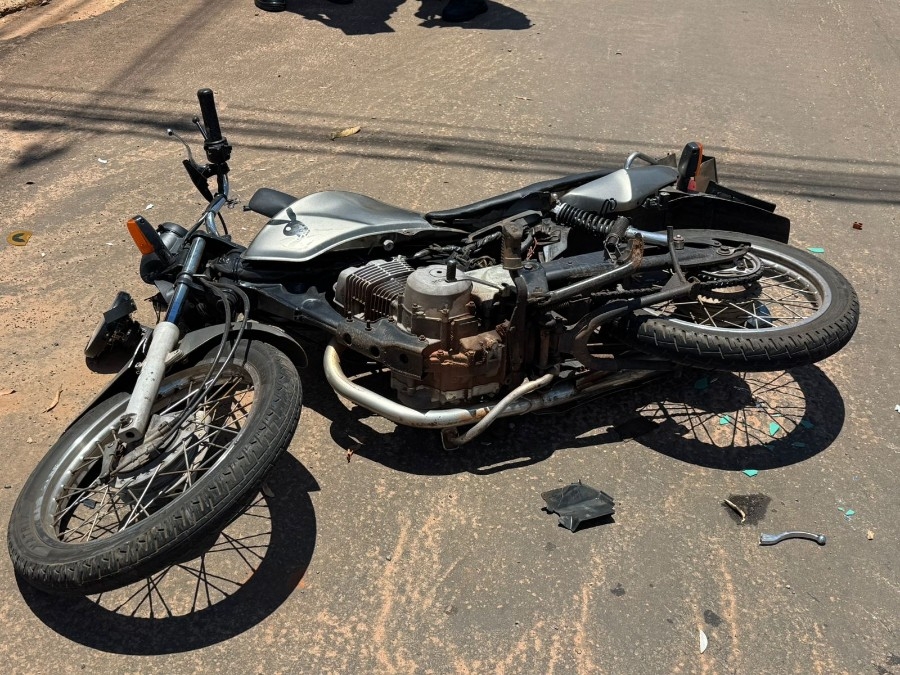Motociclista fica ferido em colisão com carro em cruzamento de Nova Andradina
