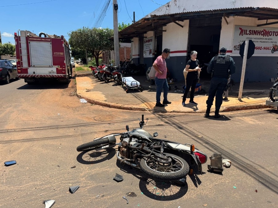 Motociclista fica ferido em colisão com carro em cruzamento de Nova Andradina