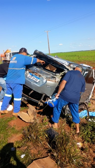Médica que atua em Nova Andradina se envolve em colisão entre caminhonete e carreta entre Indápolis e Deodápolis