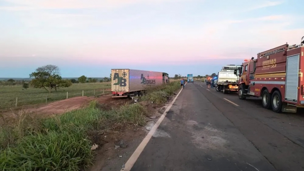 Colisão frontal na MS-040 mata mulher e deixa marido ferido na região de Santa Rita do Pardo