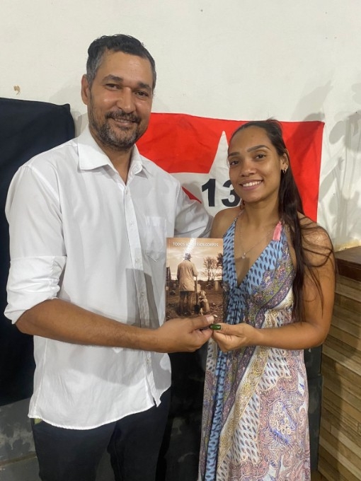 Escritor Eusvaldo Rocha lança seu quinto livro em noite de celebração cultural em Batayporã