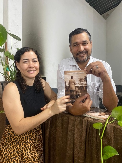 Escritor Eusvaldo Rocha lança seu quinto livro em noite de celebração cultural em Batayporã