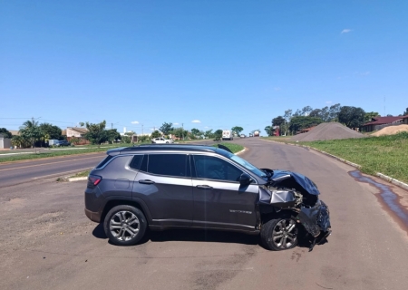 Colisão entre dois carros deixa uma pessoa ferida na BR-376, em Ivinhema