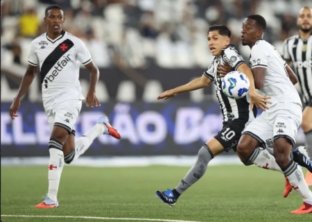Brasileirão pode ter seis times com gramado sintético em 2026