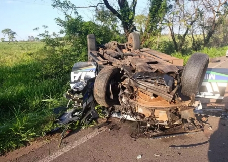 Policial militar morre em acidente entre viatura da PM e carreta na MS-295