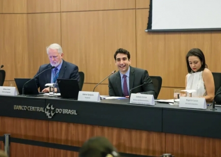 No Senado, Galípolo pede avanço da PEC do Banco Central