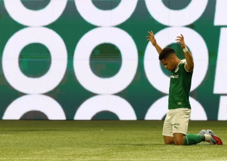 Palmeiras vence o Santos e abre vantagem na liderança do Brasileirão