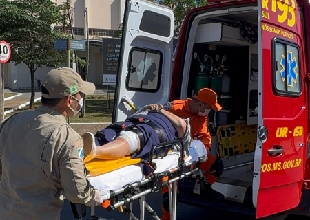 Mulher fica ferida após colisão entre carro e bicicleta elétrica em Nova Andradina