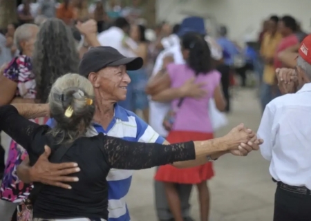 Expectativa de vida do brasileiro atinge 76,6 anos em 2024 e bate recorde histórico