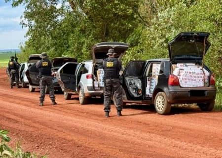 DOF apreende comboio de veículos com pneus e cigarros contrabandeados em Laguna Carapã