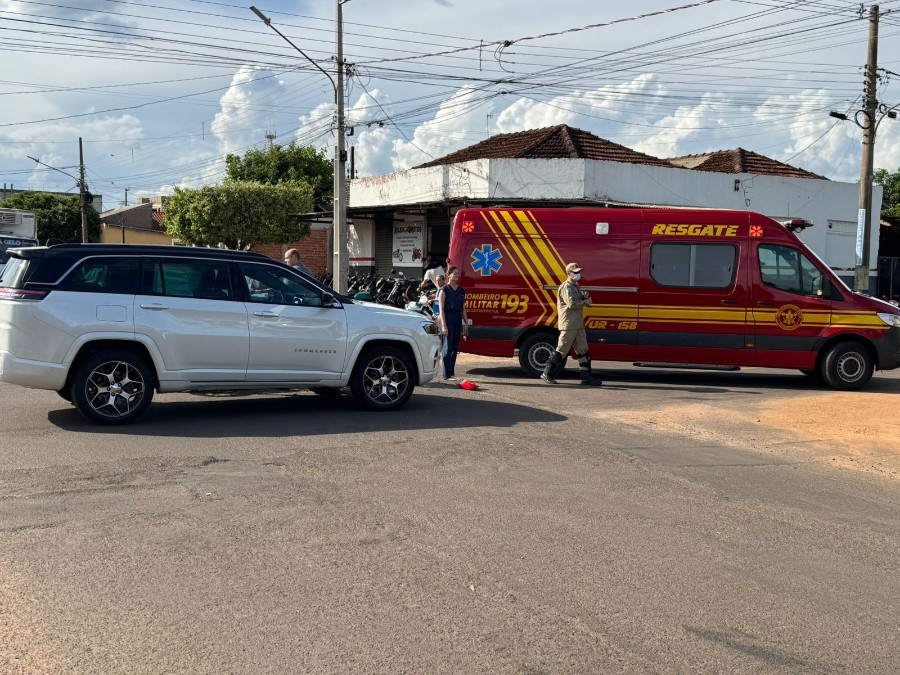 Colisão em cruzamento perigoso deixa motociclista ferido em Nova Andradina