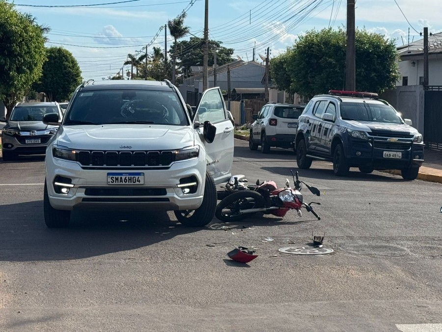 Colisão em cruzamento perigoso deixa motociclista ferido em Nova Andradina