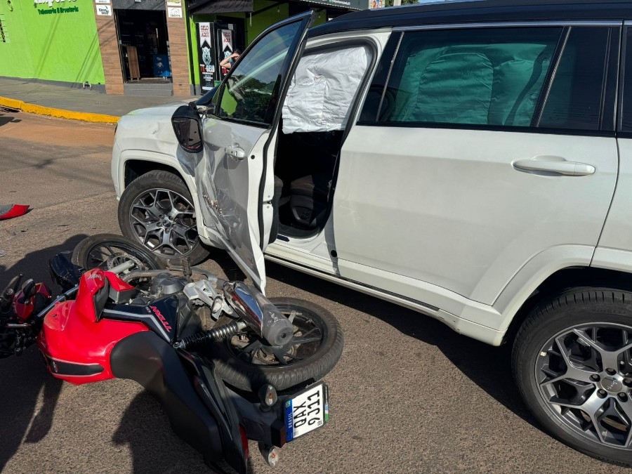 Colisão em cruzamento perigoso deixa motociclista ferido em Nova Andradina