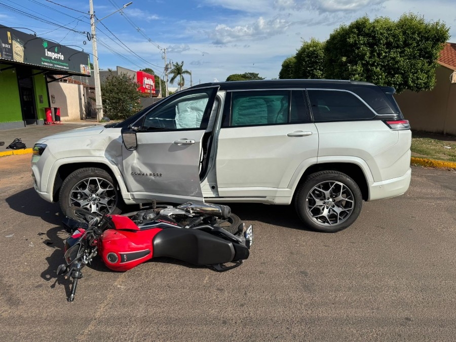 Colisão em cruzamento perigoso deixa motociclista ferido em Nova Andradina