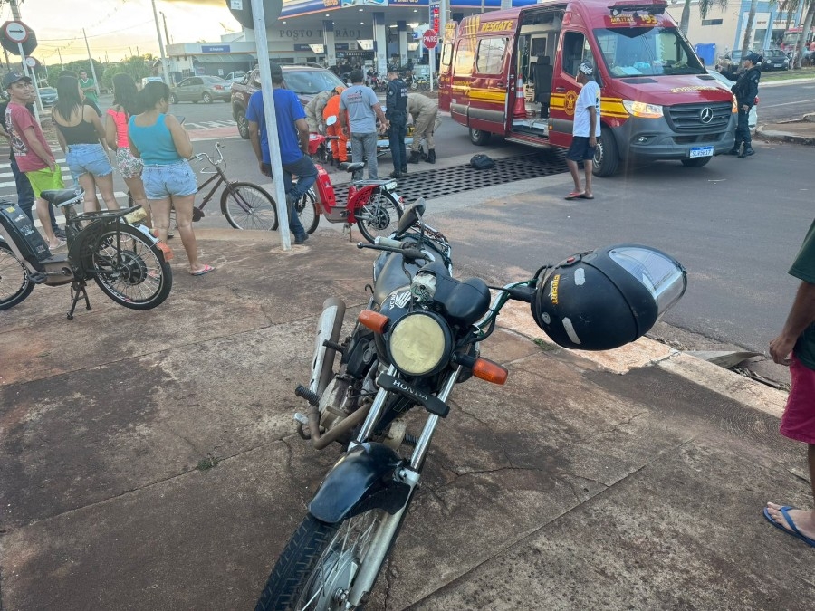 Motociclista fica ferido após ser atingido por picape em cruzamento de Nova Andradina