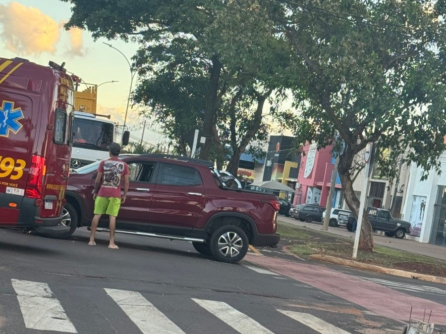 Motociclista fica ferido após ser atingido por picape em cruzamento de Nova Andradina