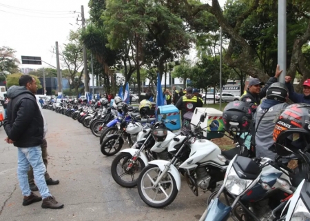 Governo cria grupo de trabalho para propor regras trabalhistas a entregadores por aplicativo