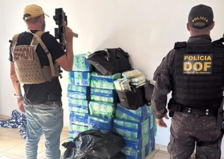 Ação conjunta da DEFRON e DOF apreende 390 kg de maconha em casa abandonada na fronteira