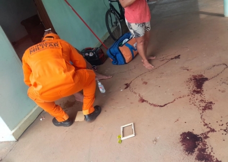 Adolescente agride o próprio pai com garrafas de bebida em fazenda de Santa Rita do Pardo