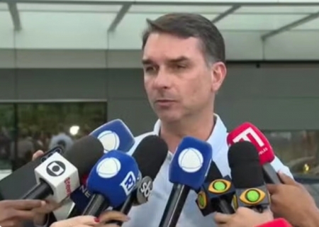 Bolsonaro fala em ‘injustiça’ antes de cirurgia e confirma escolha de Flávio como pré-candidato