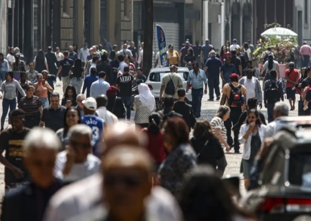 Mais de 8,6 milhões deixam pobreza; Brasil tem melhor nível desde 2012