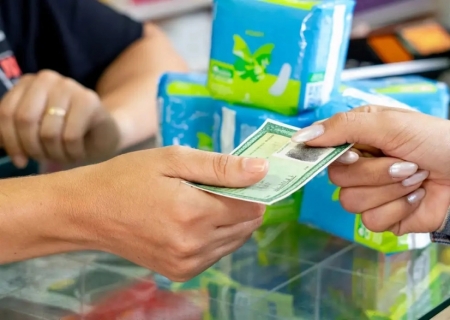 Beneficiárias recebem mensagens sobre retirada de absorventes no SUS