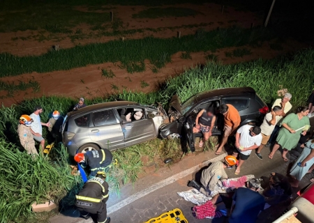 Ultrapassagem em faixa contínua provoca grave acidente e deixa sete feridos na MS-276